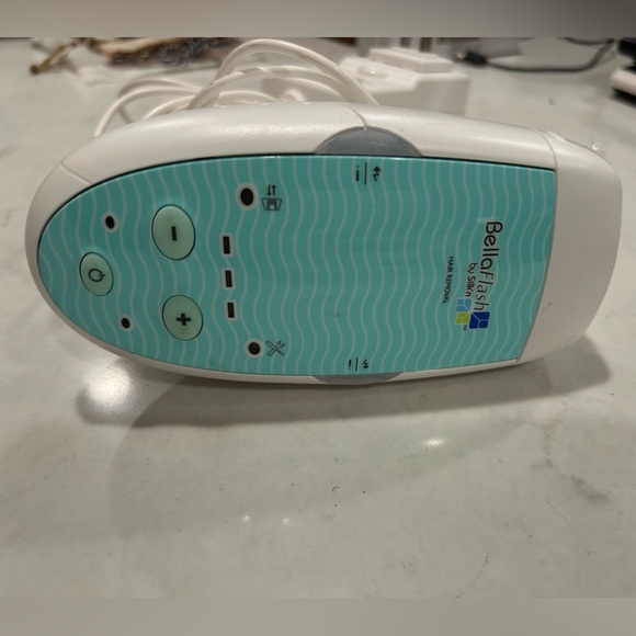 Bella Flash by Silk'n Hair Removal System - Picture 2 of 9